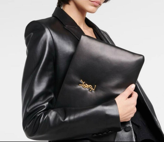 Клатч Saint Laurent женский кожа черный 179315-2