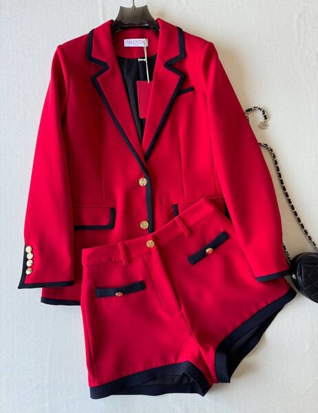 Костюм Valentino женский бордовый 142303