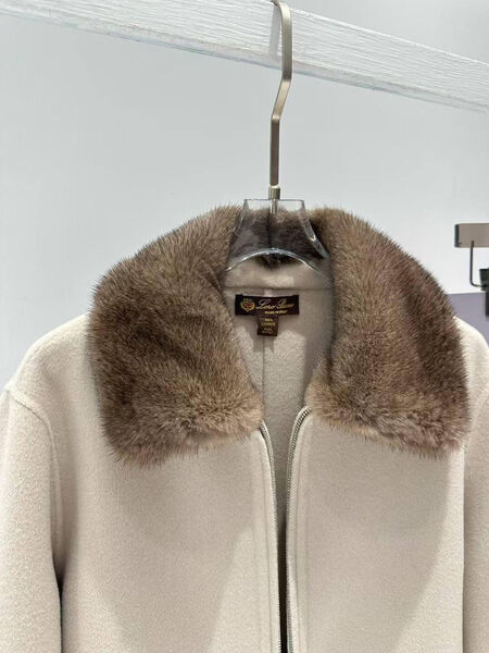 Пальто Loro Piana женский бежевый 201851-3