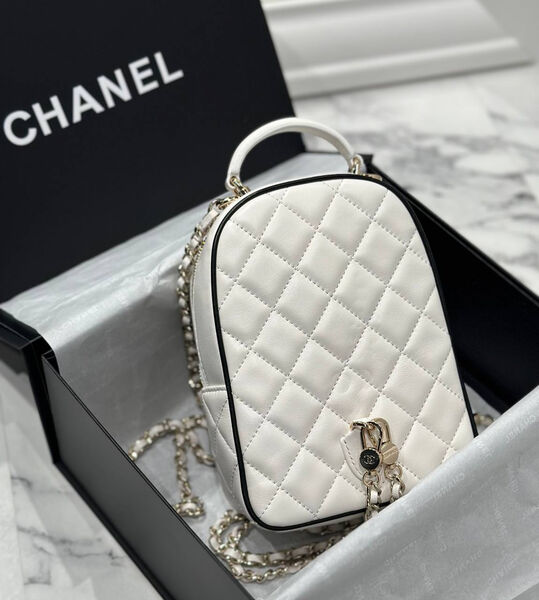 Рюкзак Chanel женский кожа белый 201224-2