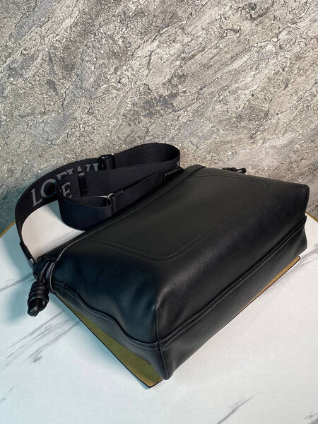 Мужская сумка мессенджер Loewe мужской кожа черный 168841-8