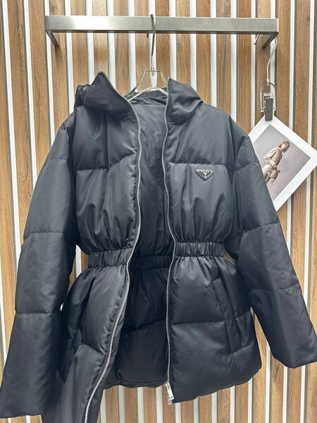 Пуховик Prada женский черный 167453-5