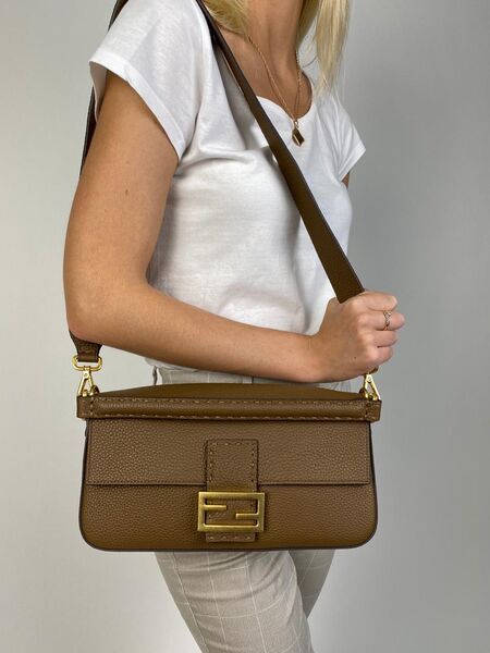 Сумка Fendi Baguette женский кожа бежевый 74670
