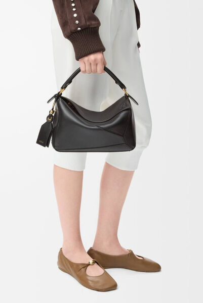 Сумка Loewe женский кожа черный 194892-3