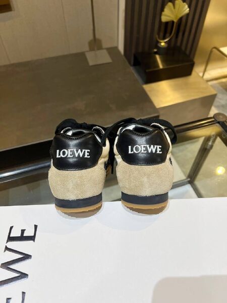 Женские кроссовки Loewe женский замша бежевый o6903069-1-4