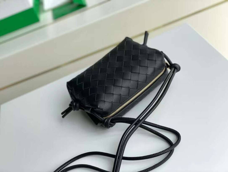 Сумка Bottega Veneta женский кожа черный 155468-2