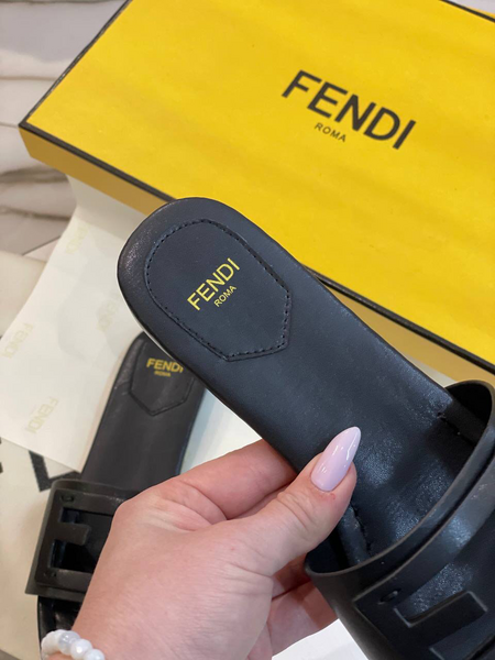 Шлепки Fendi женский кожа черный 88532-4