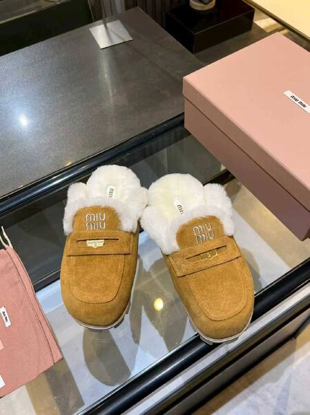 Женские меховые тапочки Miu Miu женский замша бежевый b6321899-1-5
