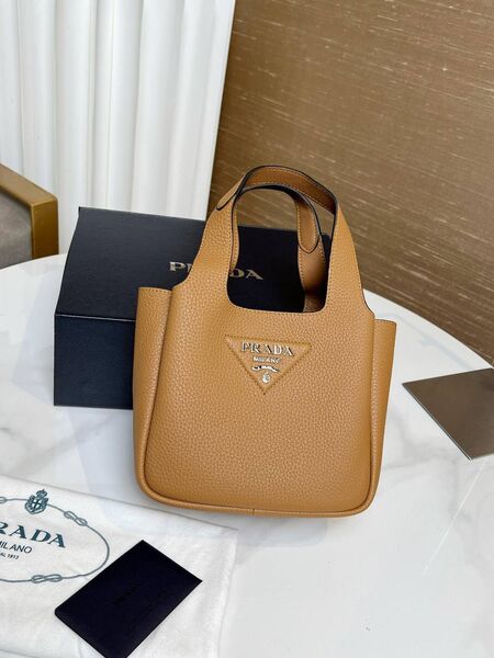Сумка Prada женский кожа бежевый -5