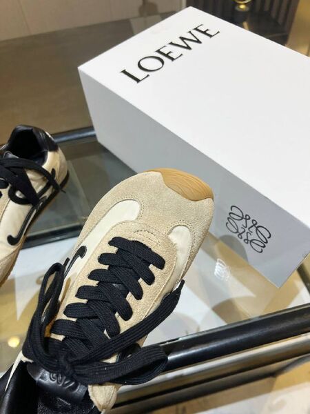 Женские кроссовки Loewe женский замша бежевый o6903069-1-3