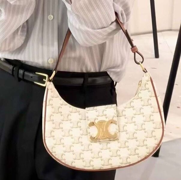Сумка Celine женский кожа swift молочный 124072