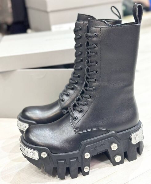 Ботинки Balenciaga женский кожа черный 136583