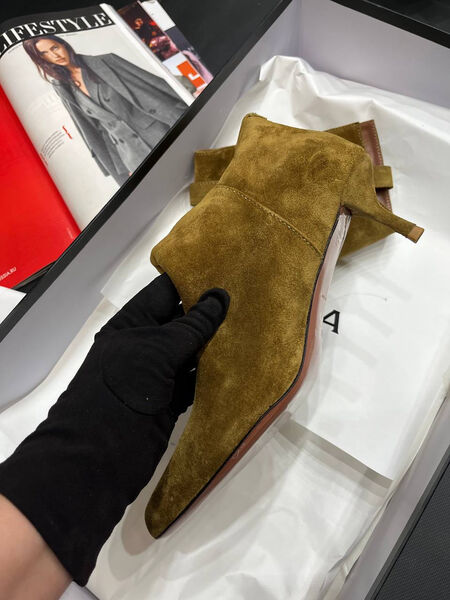Сапоги Alaïa женский замша горчичный 162230-5