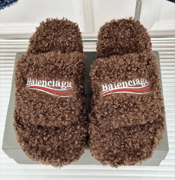 Шлепки Balenciaga женский натуральный мех 188754