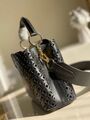 Сумка Louis Vuitton Capucines женский кожа черный 76640-7
