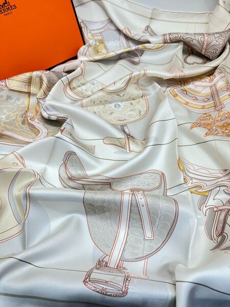 Платок Hermès женский шелк белый 181643