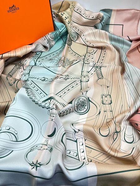 Платок Hermès женский шелк бежевый 181639