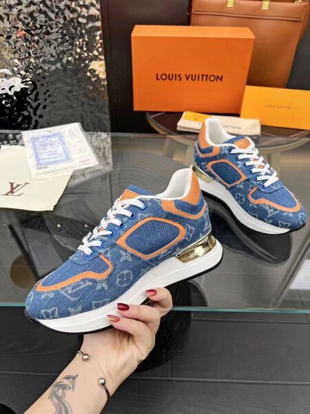 Кроссовки Louis Vuitton Neo Run Away женский кожа голубой v7996763-1-5