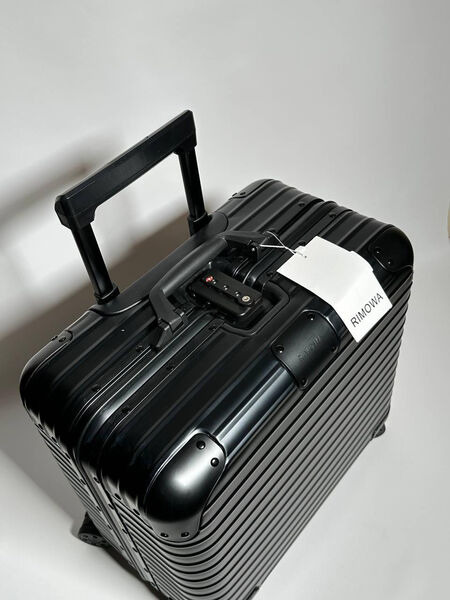Чемодан Rimowa женский черный 132746-4