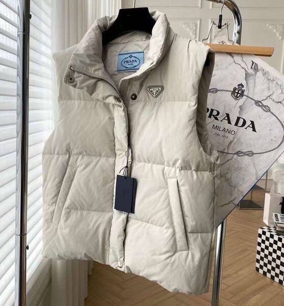 Жилет Prada женский бежевый 125820