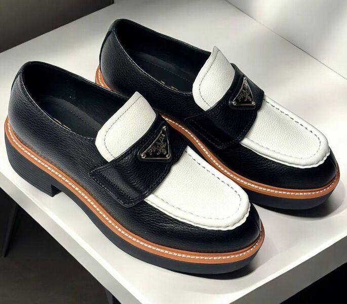 Лоферы Prada женский кожа черный 159231