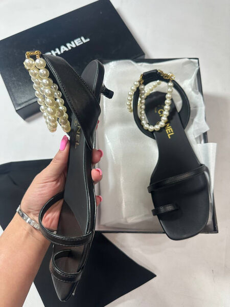 Босоножки Chanel женский кожа черный 148336-2