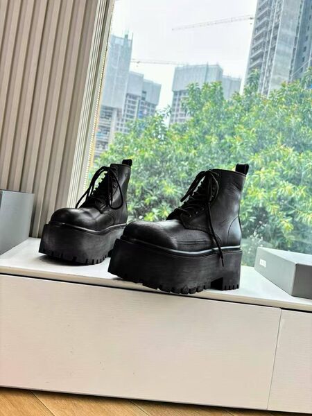 Ботинки Balenciaga Strike Platform женский кожа черный T761469-1-6