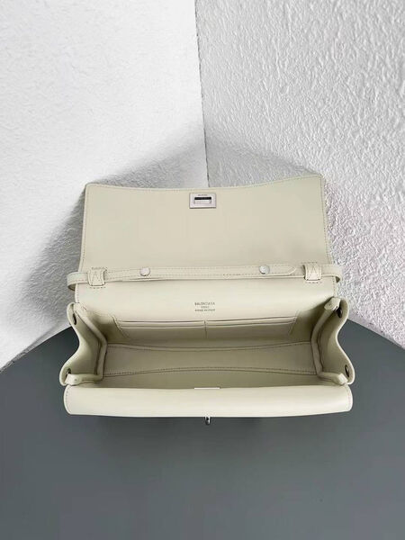 Сумка Balenciaga Bel Air женский кожа белый 182442-9