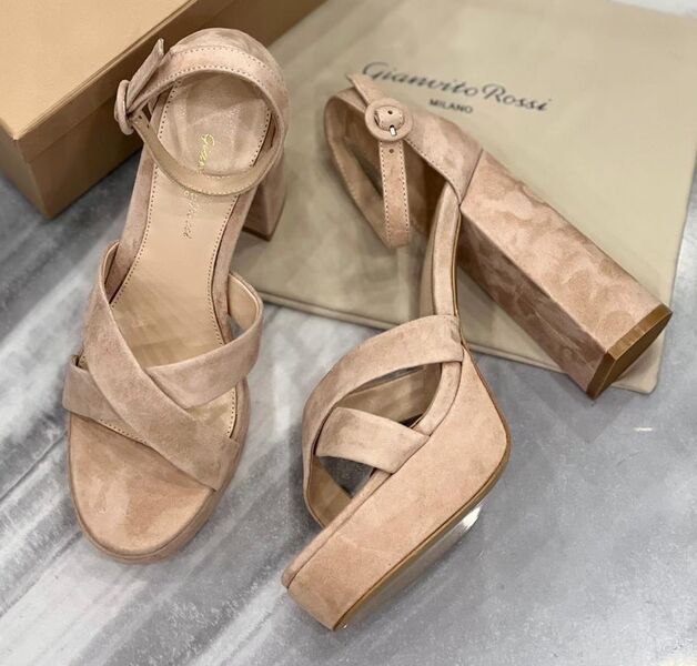 Босоножки Gianvito Rossi женский замша бежевый 116327
