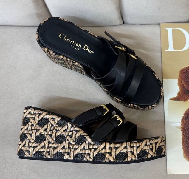 Шлепки Christian Dior женский кожа черный 192533