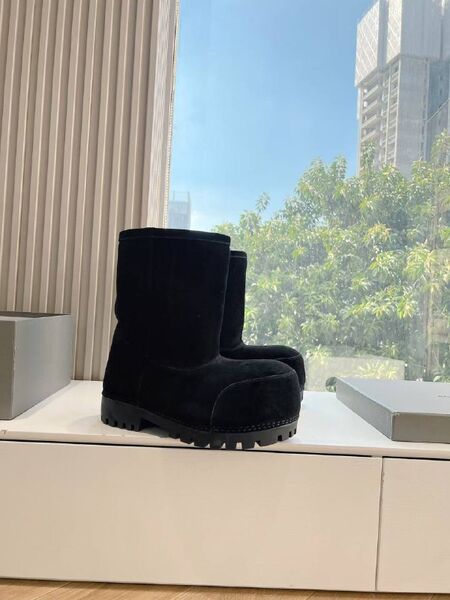 Женские ботинки Balenciaga Women's Alaska Fur Bootie женский замша черный y7373091-1