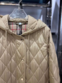 Пуховик Burberry женский бежевый 62444-4