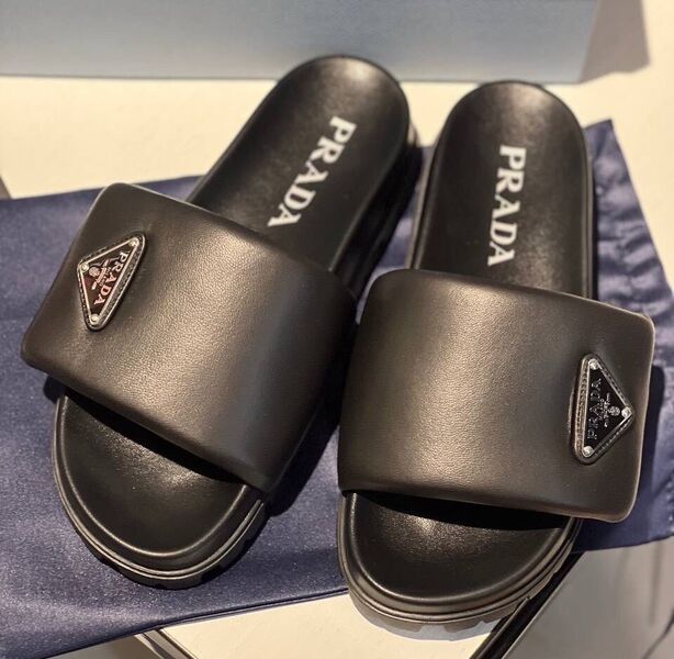 Шлепки Prada женский кожа черный 97761
