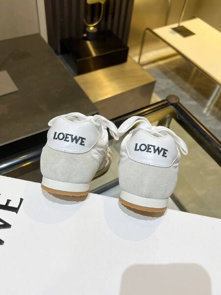 Женские кроссовки Loewe женский замша белый e7208128-1-4