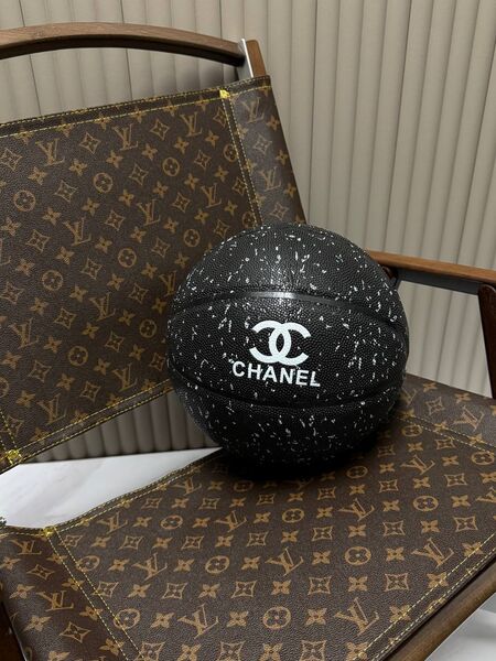 Баскетбольный мяч Chanel a7521131-1