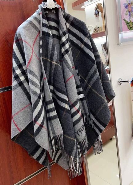 Пончо Burberry женский темно-серый 162220