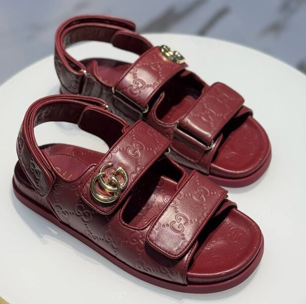 Сандалии Gucci женский кожа бордовый 186013