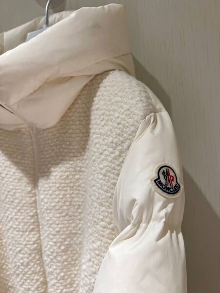 Пуховик Moncler женский бежевый 130202-3