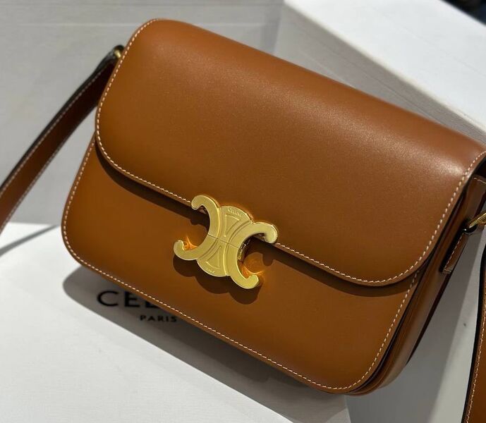 Сумка Celine Triomphe женский кожа бежевый 125245