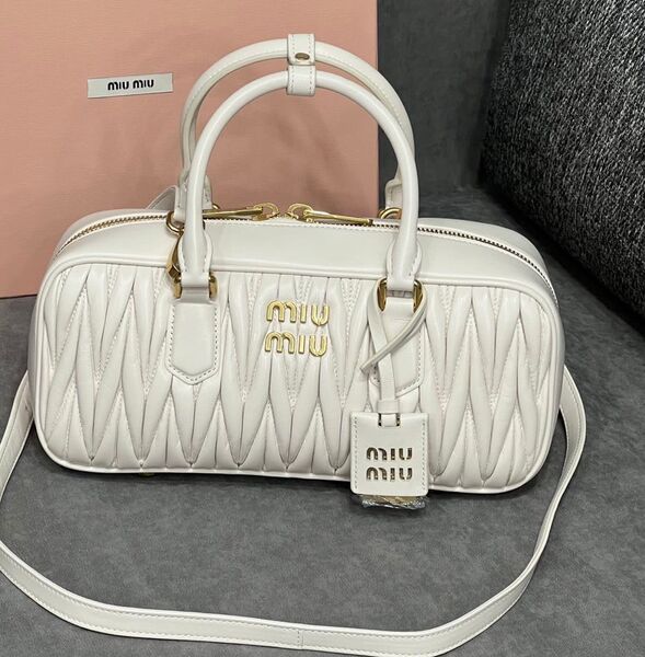 Сумка Miu Miu женский кожа белый 122400