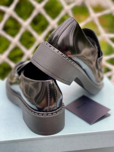Лоферы Prada женский кожа черный 40843-16