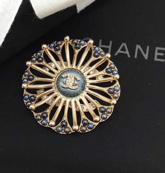 Брошь Chanel 10393