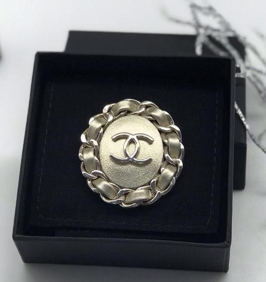 Брошь Chanel 10401