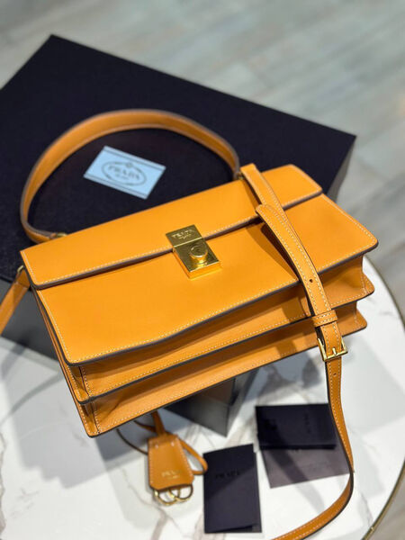 Сумка Prada женский кожа бежевый 187791-3