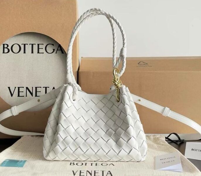 Сумка Bottega Veneta женский кожа белый 156323