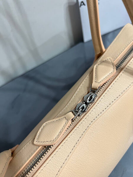 Сумка Alaïa женский кожа бежевый 152510-5