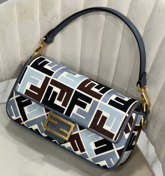 Сумка Fendi Baguette женский кожа бирюзовый 149612