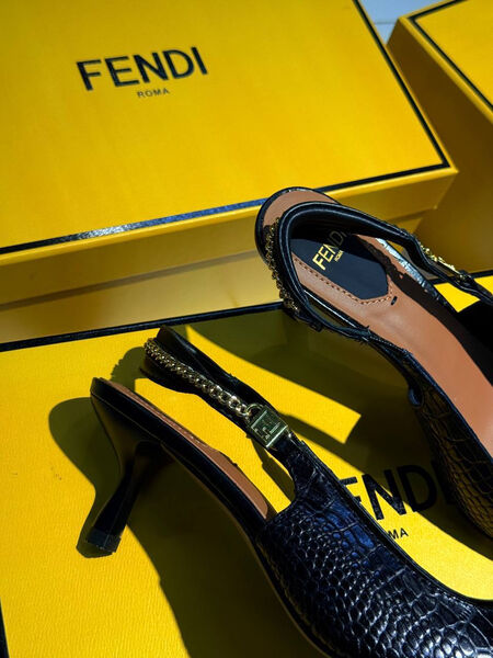 Туфли Fendi женский кожа черный 188821-3