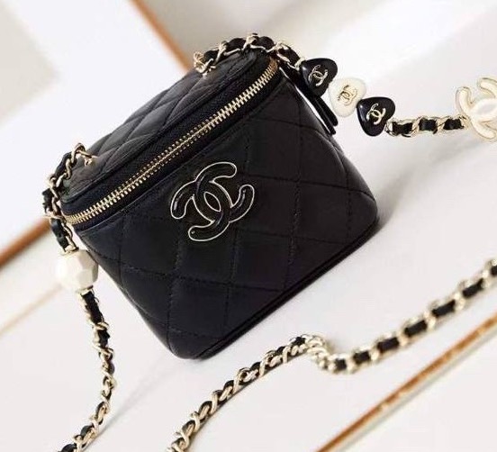 Сумка Chanel женский кожа черный 138403
