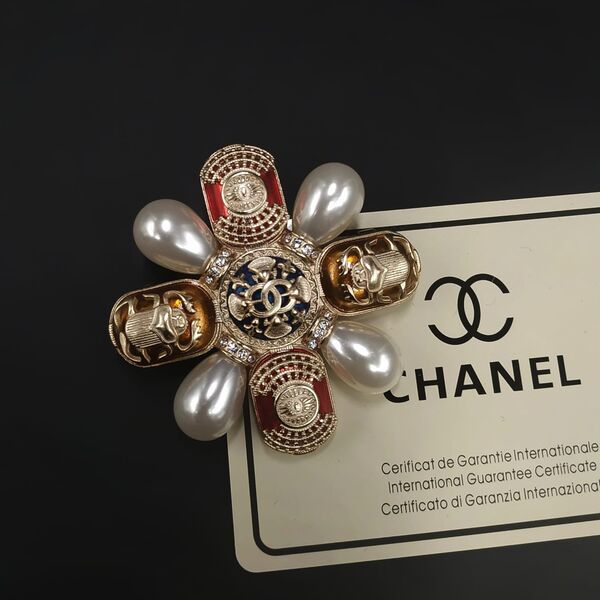 Брошь Chanel 10448